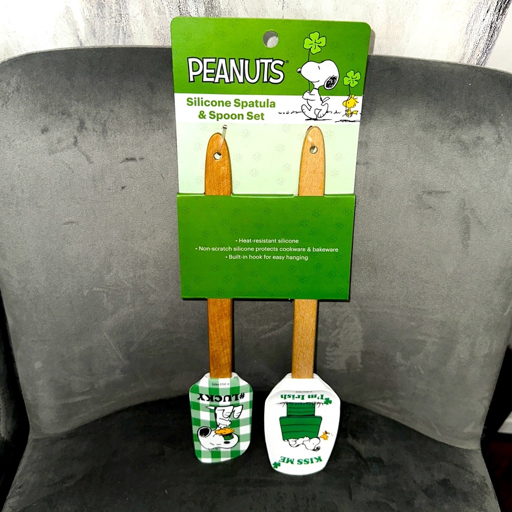 Snoopy peanuts st Patrick’s day spatulas